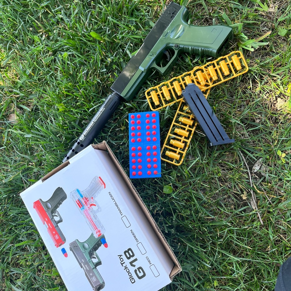 Toy Gun with softball bullets, foam bullets, toys,